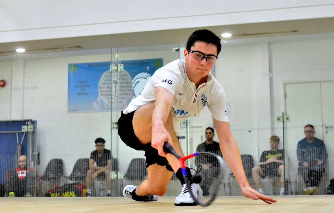Matt Gregory squash player sponsored by dentisan